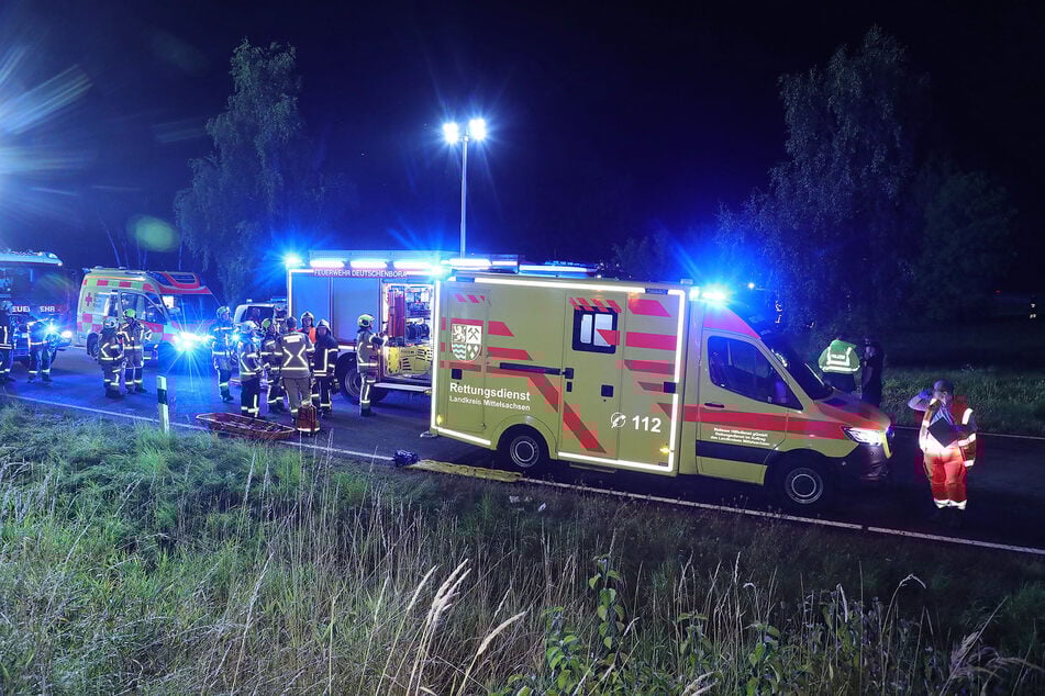 Die Einsatzkräfte versorgten die Verunglückten.