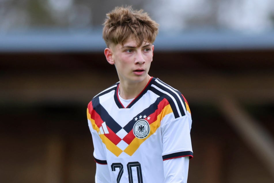 Junioren-Nationalspieler Mads Bröcker (18) wechselt von RB Leipzig zum HSV. Dort soll er den Sprung zu den Profis schaffen.