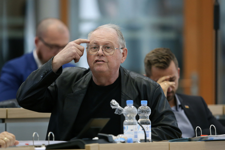 Statt rassistischen Polizei-Praktiken beklagt AfD-Fraktionsgeschäftsführer Robert Farle (70) einen Rassismus gegen "alte weiße Männer".