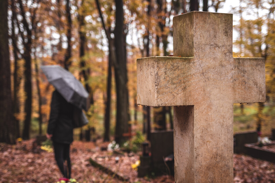 Die mystische Tour "Leichen, Lepra, Luzifer" lüftet so manches Geheimnis des Leipziger Johannisfriedhof. (Symbolbild)