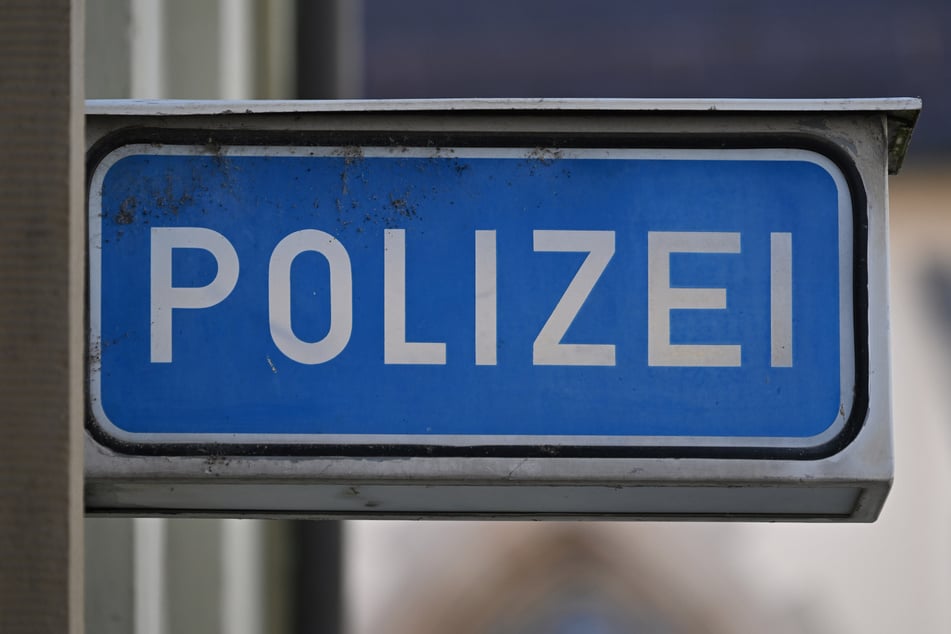 Die Polizei bittet Zeugen um Hinweise. (Symbolbild)