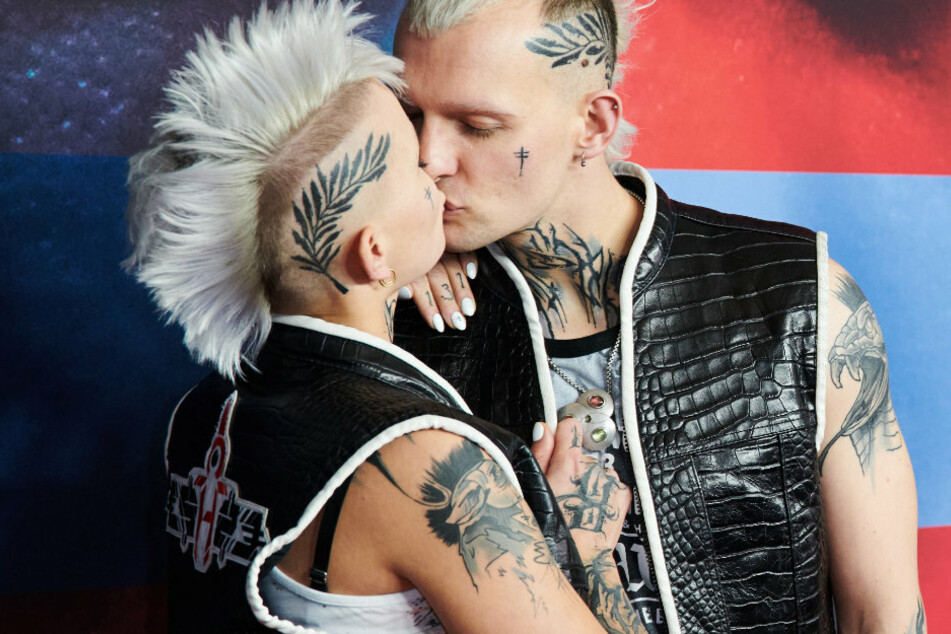 Das Ehepaar Edith (25, l.) und Eric Stehfest (31).