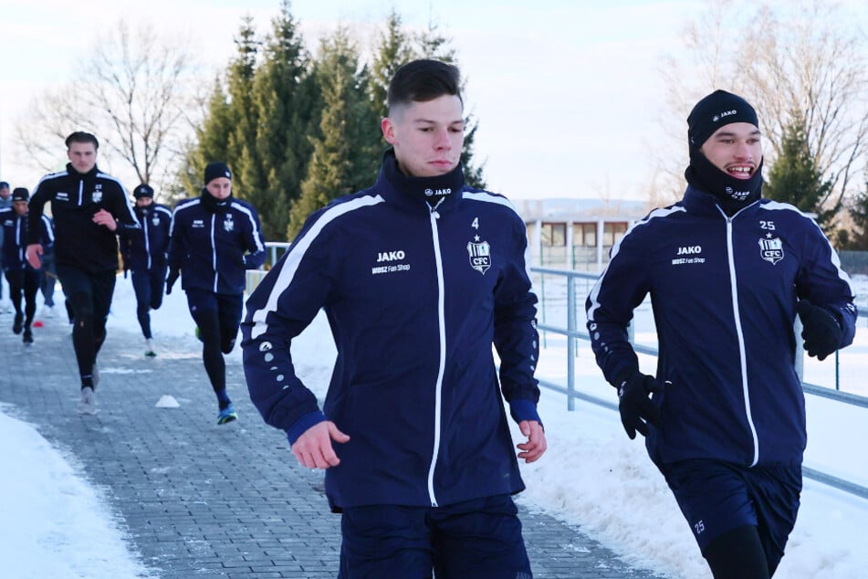 Training im Chemnitzer Winter Wonderland. Doch sorgt der Schnee nun für eine Spielabsage in Magdeburg?