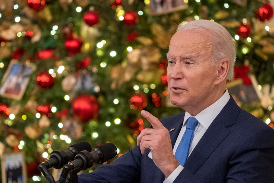 Biden vows to deliver free rapid Covid-19 tests and reassures vaccinated Americans
