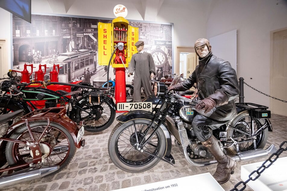 Im Museum gibt es historische Szenen.
