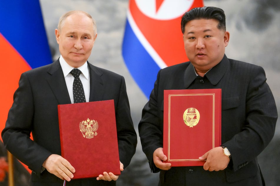 Wladimir Putin (71) und Nordkoreas Staatschef Kim Jong Un (40) haben eine neue Partnerschaft unterzeichnet, die auch einen gegenseitigen Beistand im Falle eines Angriffs auf das jeweils andere Land vorsieht.