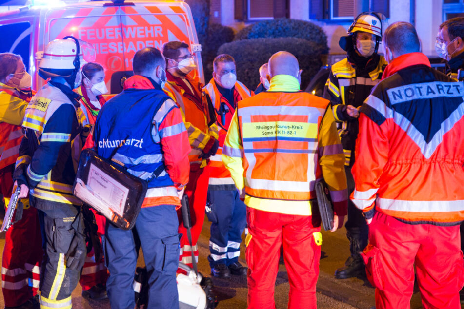 Zahlreiche Einsatzkräfte von Rettungsdienst und Feuerwehr waren vor Ort.