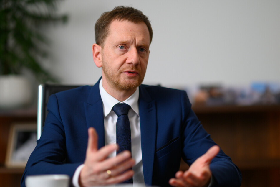 Ministerpräsident Michael Kretschmer (46, CDU) kündigte Lockerungen der Corona-Regeln in Sachsen an.