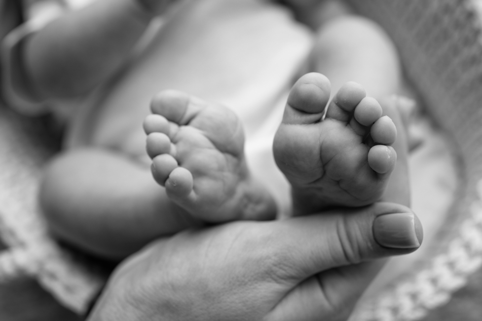 Ein Baby in England wurde von einer Erzieherin zu Tode gequält. (Symbolbild)