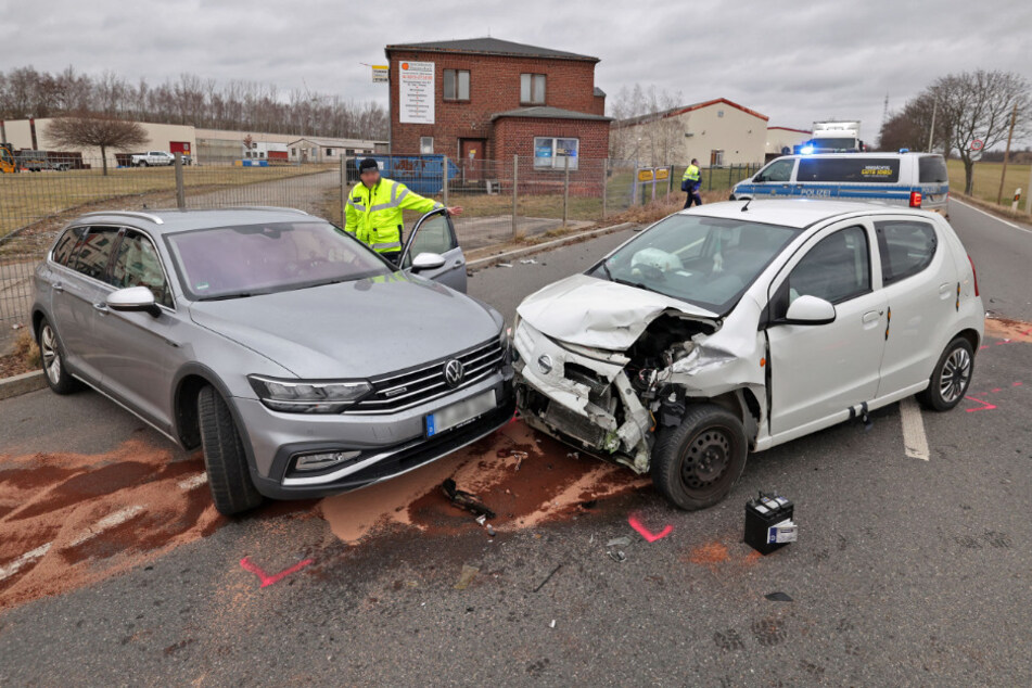 Beide Autos waren nach dem Unfall nicht mehr fahrtauglich.