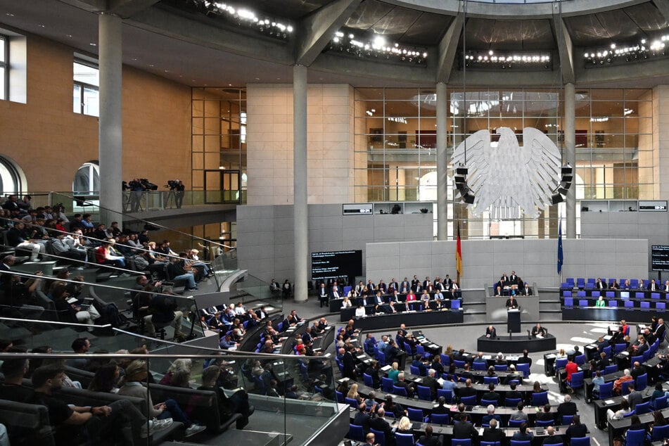 Gefahr für Deutschen Bundestag: Ausweise für Mitarbeiter verwehrt