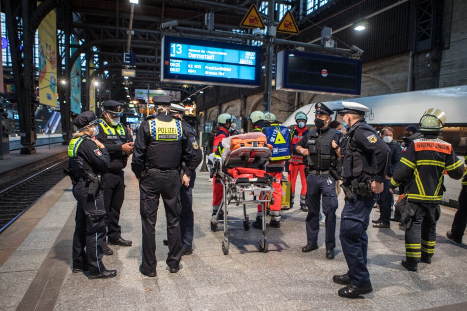 Schreck am Hauptbahnhof: Mann wird von Zug erfasst und rennt davon
