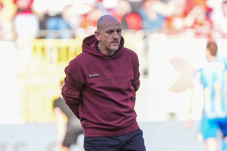 Muss in Dresden auf mehrere Spieler verzichten: Lautern-Chefcoach Torsten Lieberknecht (52).