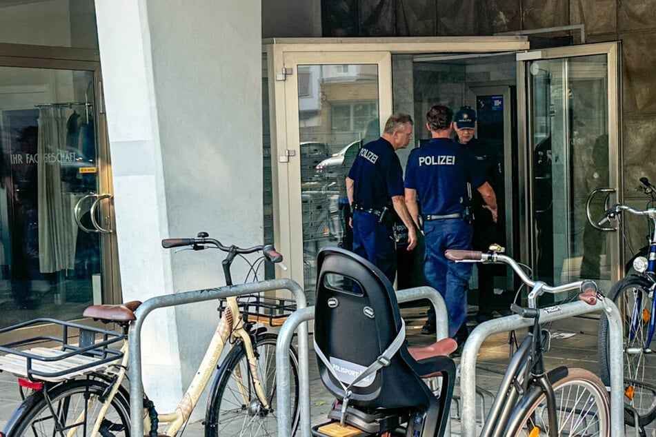 Die Polizei ermittelte vor Ort zu den Hintergründen des Vorfalls.