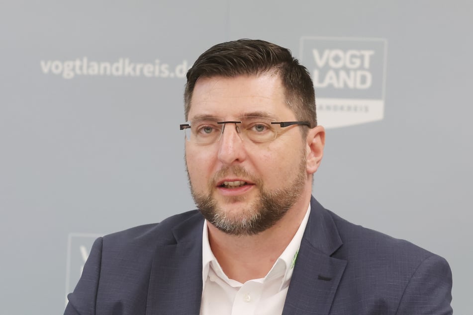 Landrat Thomas Hennig (48, CDU) freut sich über die rege Teilnahme an der Wahl zum "Wort des Jahres" im Vogtland.