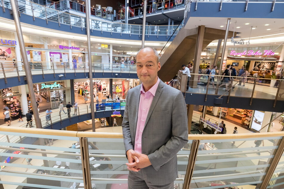 Center-Manager Jörg Knöfel (53) ist voll zufrieden: Am Wochenende hatte er so viele Besucher in der Galerie "Roter Turm" wie seit 2019 nicht mehr.
