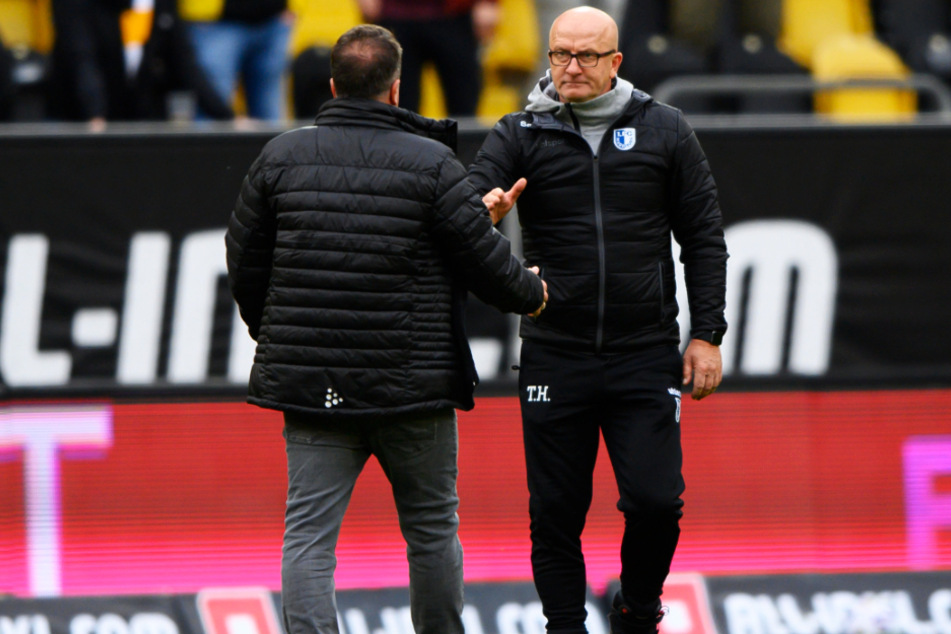 FCM-Coach Thomas Hoßmang (r.) gratulierte seinem Dresdner Kollegen Markus Kauczinski nach der Partie sportlich fair.