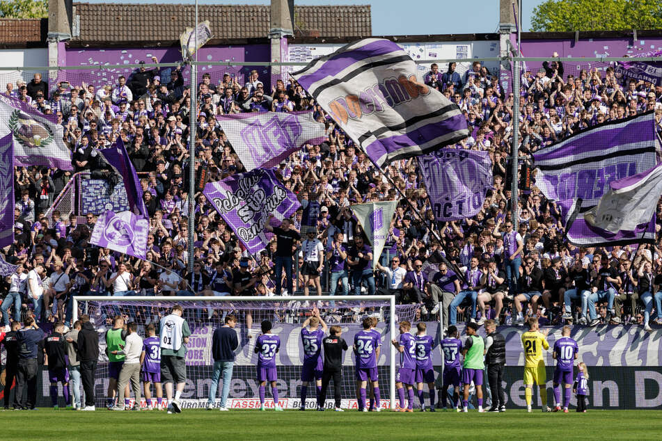 Nach dem 2:1-Heimerfolg gegen den SC Verl hatten die Osnabrücker Grund zu feiern. Nun kann sogar die Aufstiegssause starten, obwohl der VfL noch gar nicht gespielt hat.