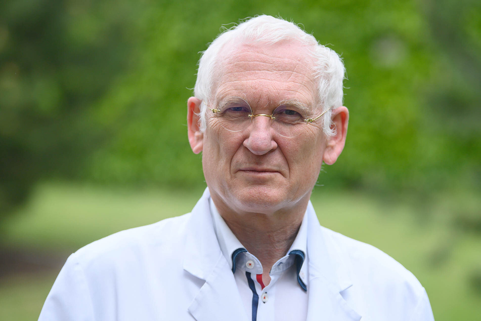 Klaus Heckemann (66) ist Vorstandsvorsitzender der Kassenärztlichen Vereinigung in Sachsen und tätig als Facharzt für Allgemeinmedizin in Dresden.