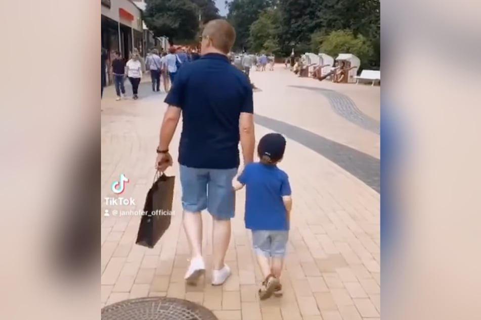 Der Moderator genießt jede freie Sekunde mit seinem Sohn Henry.