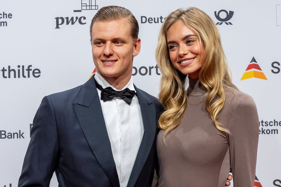 Mick Schumacher (24) und Laila Hasanovic (22) zeigten sich beim "Ball des Sports" in Frankfurt erstmals gemeinsam in der Öffentlichkeit und zogen prompt alle Blicke auf sich.