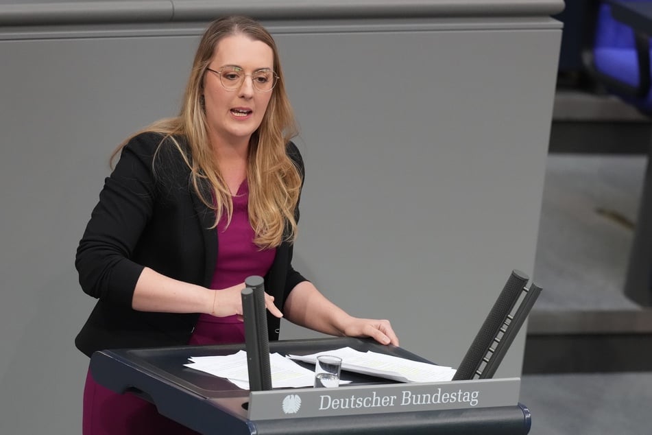 Grünen-Fraktionschefin Katharina Dröge (40) sagte im Bundestag, dass man sich auf das Wort von Friedrich Merz (69, CDU) nicht verlassen könne.