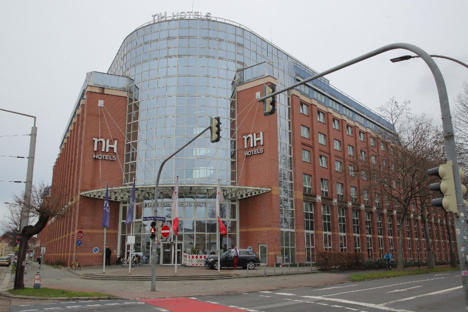 Auf einem Flur im NH-Hotel an der Hansastraße entleerte ein bislang Unbekannter einen Feuerlöscher.