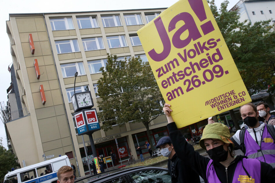 Berlin: "Deutsche Wohnen & Co enteignen": Unterstützer demonstrieren bei Sondierungstreffen