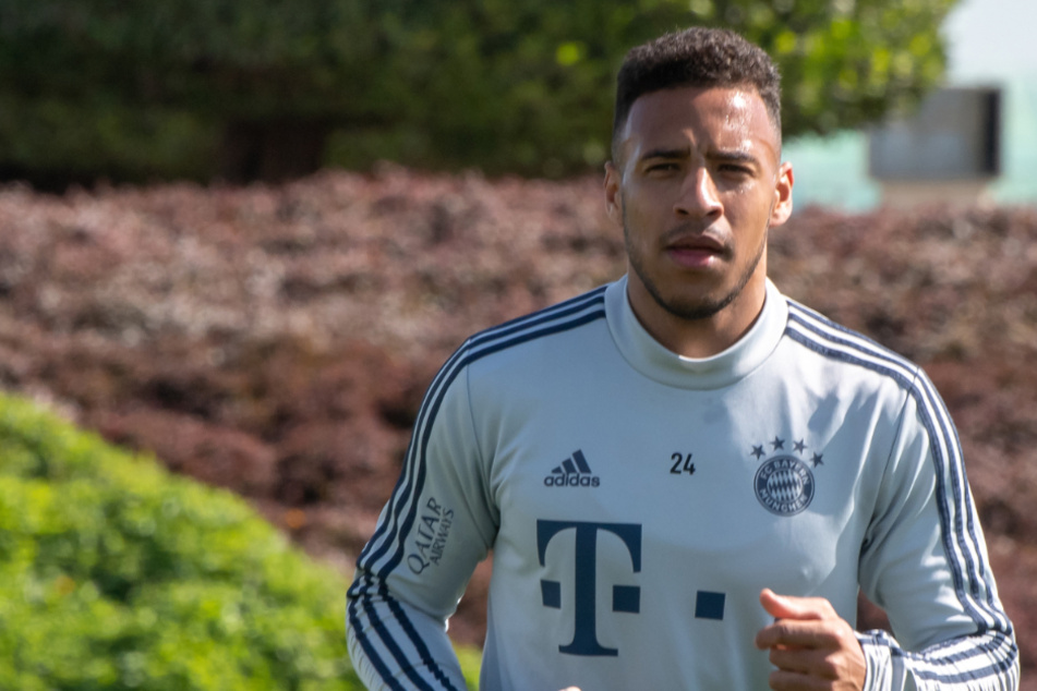 Corentin Tolisso, Mittelfeldspieler vom FC Bayern München, musste sich einer Operation am Fuß unterziehen.