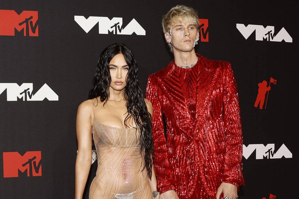 Megan Fox has apparently blocked Machine Gun Kelly (r.) after his slew of flirty comments under her Instagram posts.