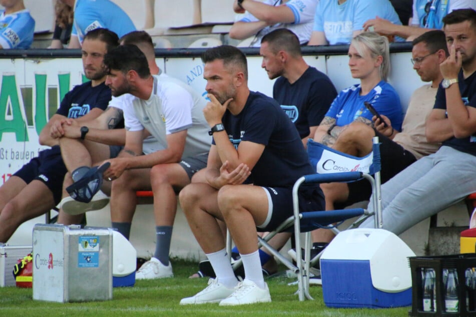 CFC-Trainer Benjamin Duda (38) am Freitagabend in Auerbach. Am Sonntag spielt sein Team bei der SG Adelsberg, am Montag gehts nach Österreich ins Sommer-Camp.