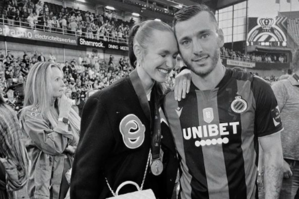 Fußballer Sargis Adamyan (29) zieht für seinen neuen Klub nach Köln. Mit im Gepäck hat er seine bekannte Frau Anna.