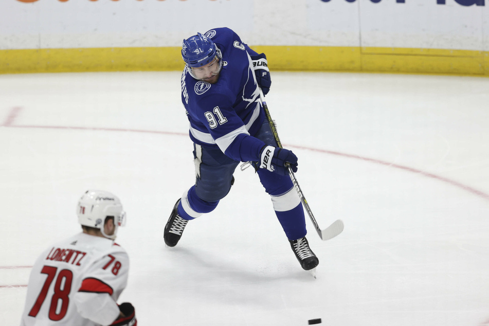 Lightning center Steven Stamkos (c,) scored two goals and an assist in Tampa's win on Saturday.