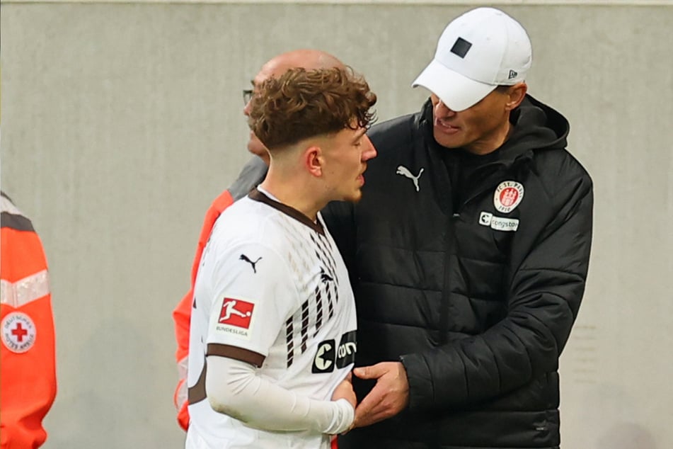 Der FC St. Pauli und Trainer Alexander Blessin (51, r.) müssen in den nächsten Wochen auf Philipp Treu (23) verzichten.