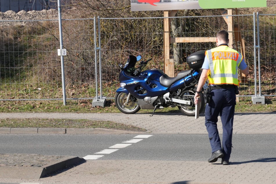 Unfall nahe Kulki: Laster und Motorrad krachen zusammen