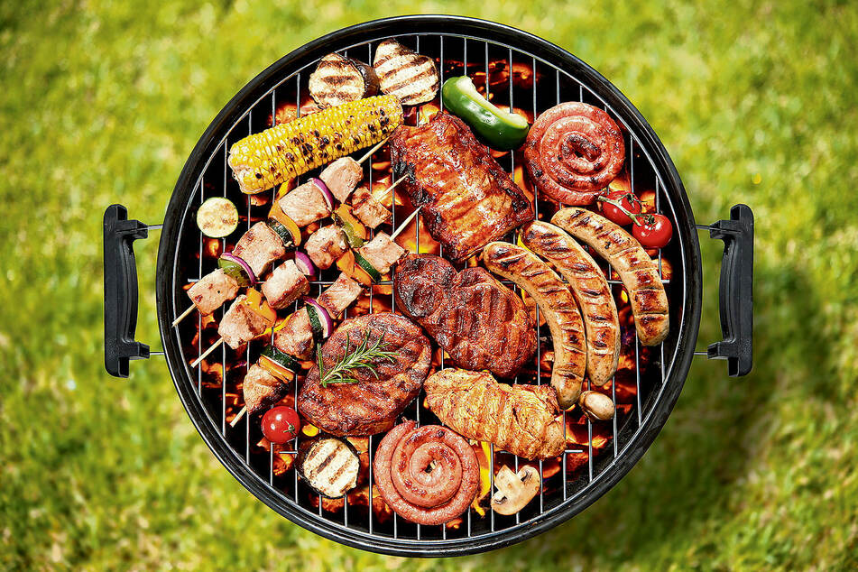 Das Angebot an Grill-Waren wächst von Jahr zu Jahr. Fleisch, Fisch, Käse, Gemüse, Obst - alles schmeckt frisch vom Grill.