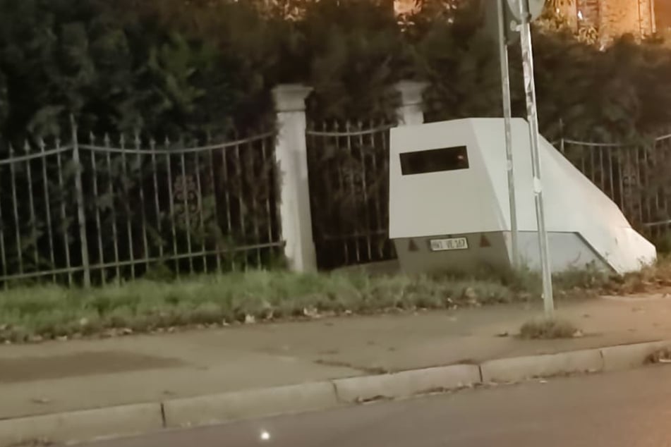 Mitten am Berg: Wer sich hier nicht beherrscht, kassiert teures Foto von Dresdens Superblitzer