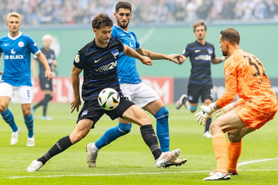 Viele Bilder von Berisha gibt es nicht. Im Pokal gegen Hertha BSC erzielte er wenige Tage nach seiner Ankunft sein erstes und einziges Tor. (Archivfoto)