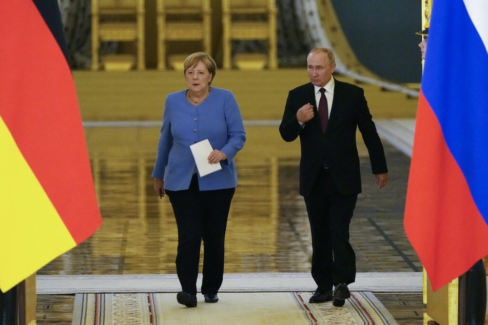 Mit dem russischen Präsidenten Wladimir Putin (69, r.) hat Angela Merkel (67, CDU) derzeit "wenig zu besprechen".