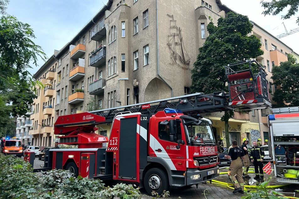 Berlin: Nach Brand in Gesundbrunnen: Bewohnerin (†58) erliegt ihren schweren Verletzungen
