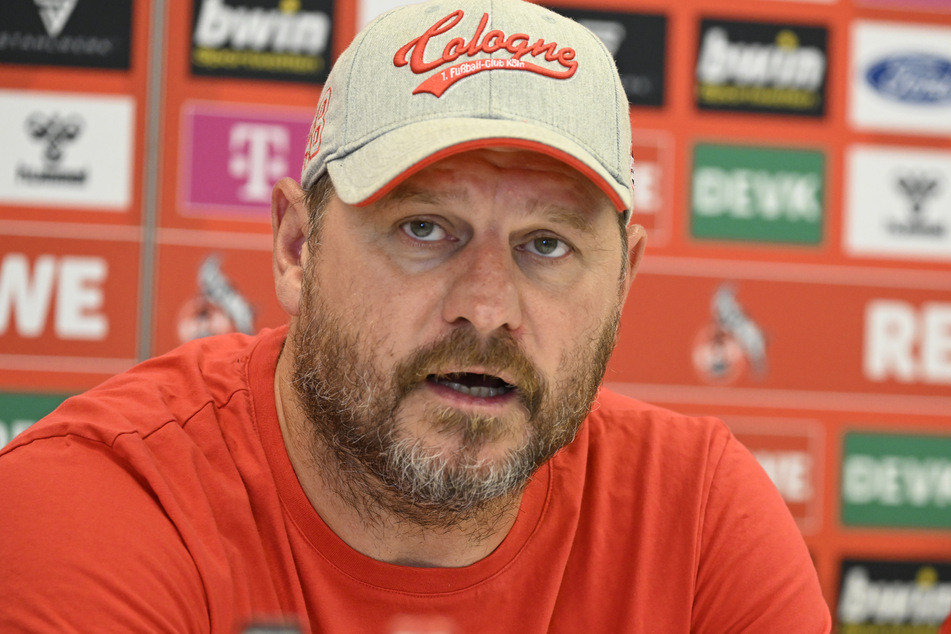 FC-Coach Steffen Baumgart (51) erwartet ein schwieriges Spiel gegen den Tabellenletzten VfL Bochum.