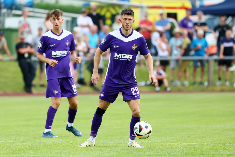 Linus Rosenlöcher (vorn) steht Pavel Dotchev zum Derby wieder zur Verfügung.