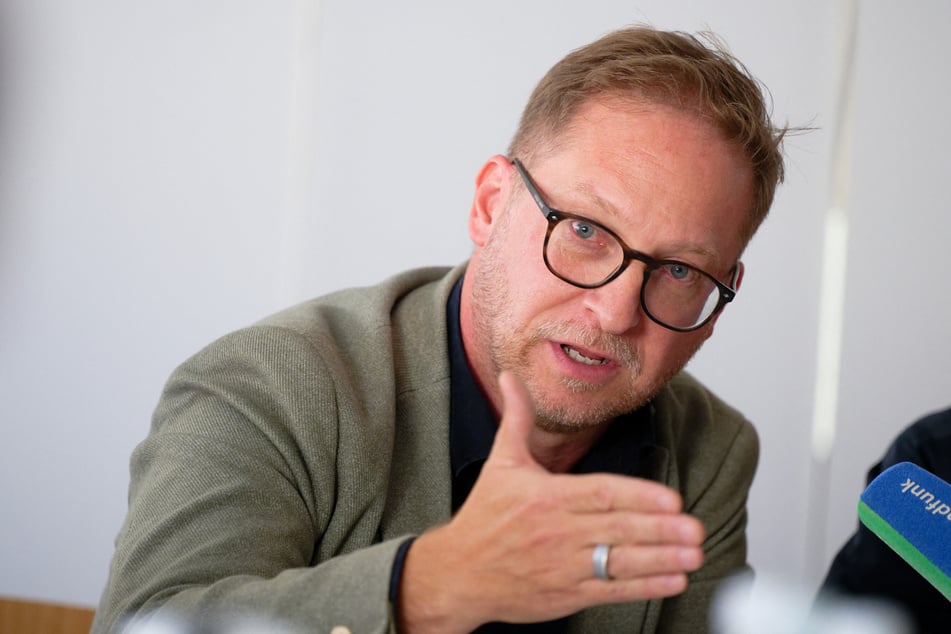 Projektleiter Jürgen M. Volm (52) verteidigt die technischen Probleme bei der Inbetriebnahme der sanierten Häuser der Kölner Bühnen.