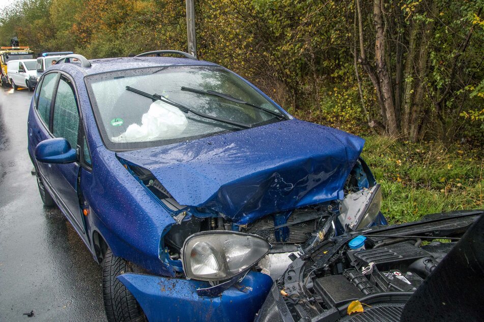 Auf der Stralsunder Straße krachten zwei Autos frontal ineinander.