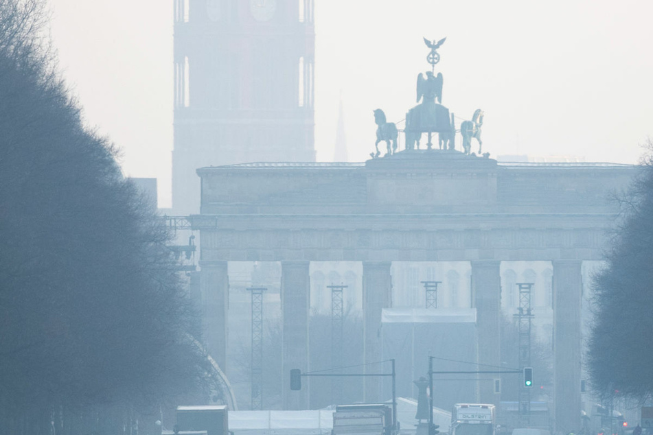 Nebel, Schneeregen und Glätte: Ungemütlicher Wochenstart in Berlin und Brandenburg