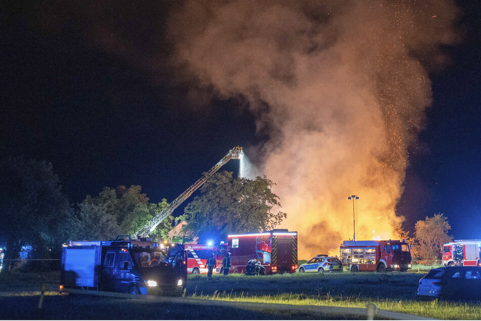 Schwerer Brand in der Oberpfalz: Feuer verursacht enormen Schaden