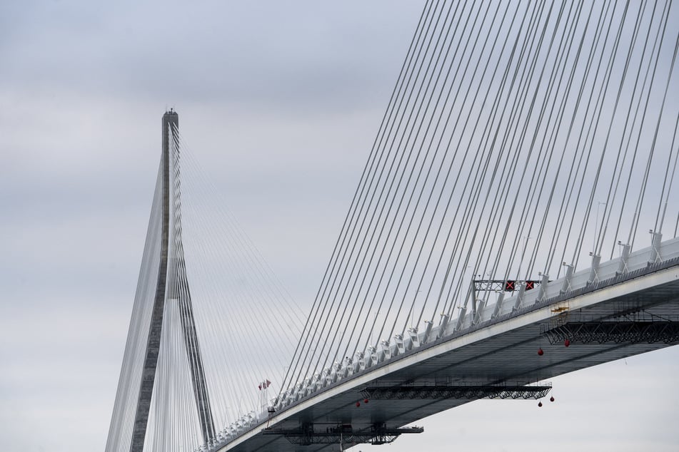The opening of the new Gordie Howe Bridge, which connects the US and Canada, was delayed over "unresolved issues."