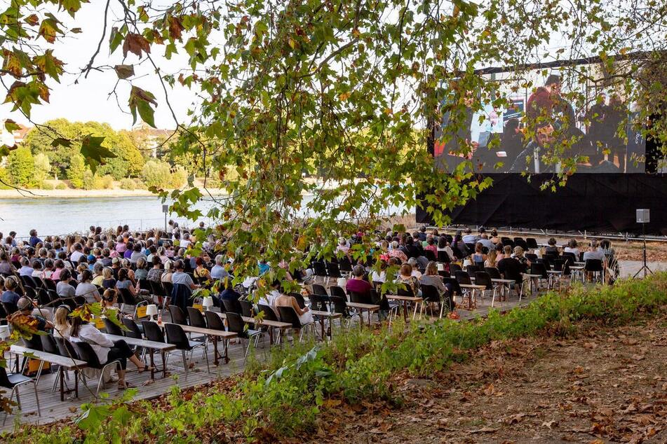 Das Festival läuft in einem Freiluftkino sowie in Kinozelten.