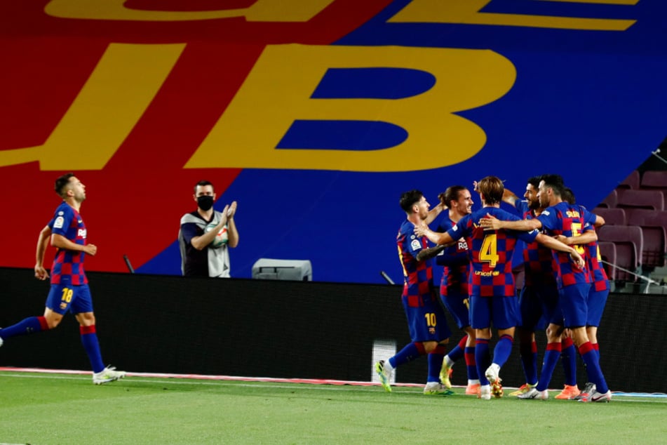 Ein Spieler des spanischen Top-Klubs FC Barcelona hat sich mit dem Coronavirus infiziert.