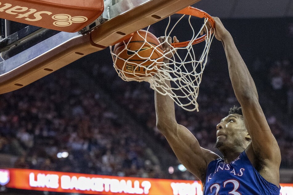 Men’s Final Four: Kansas knocks out Villanova for their first title game berth in 10 years!